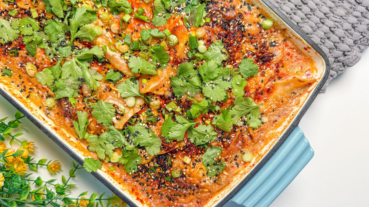 Dumpling Bake met kokosmelk, rode curry & noedels