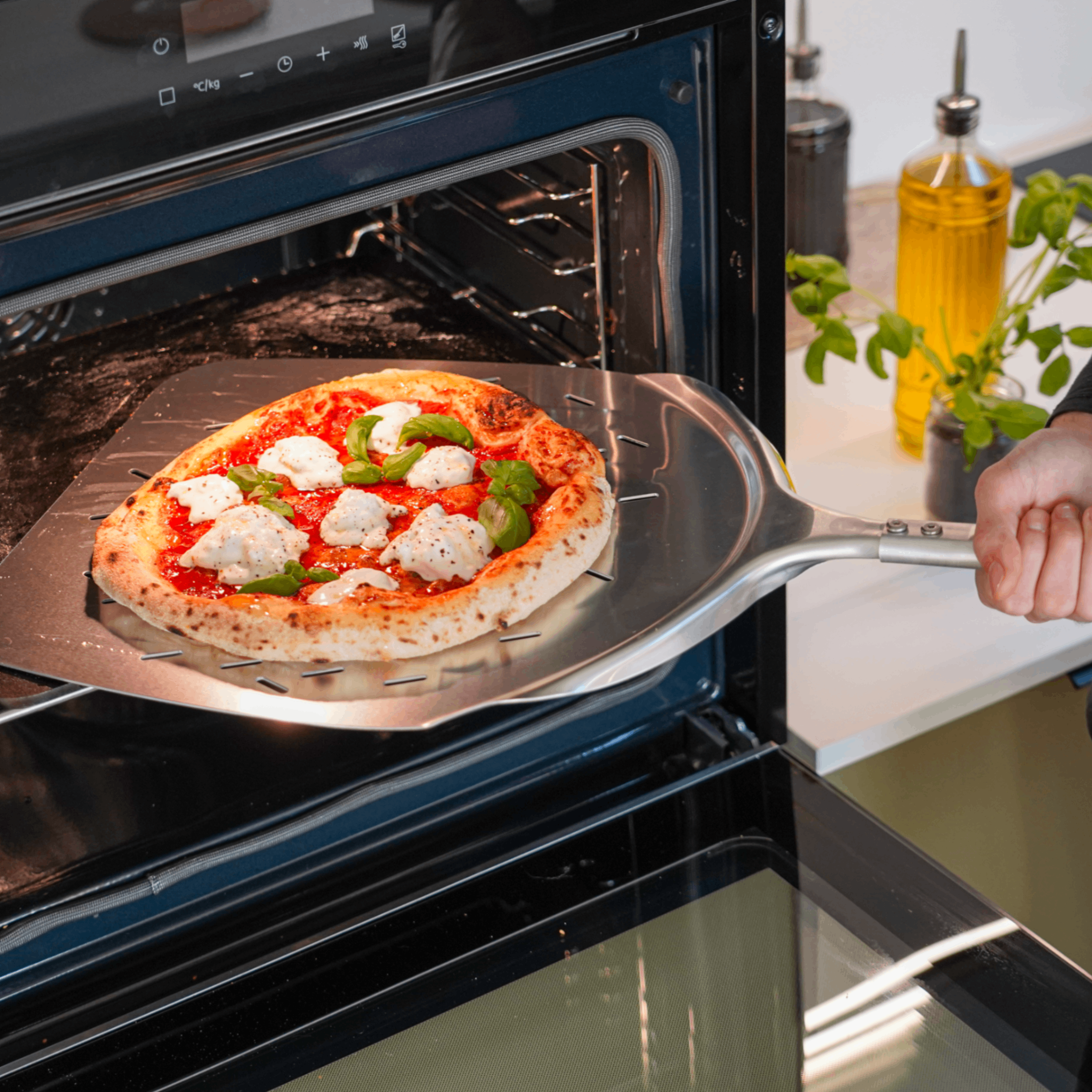 Zo maak je knapperige pizza in de oven