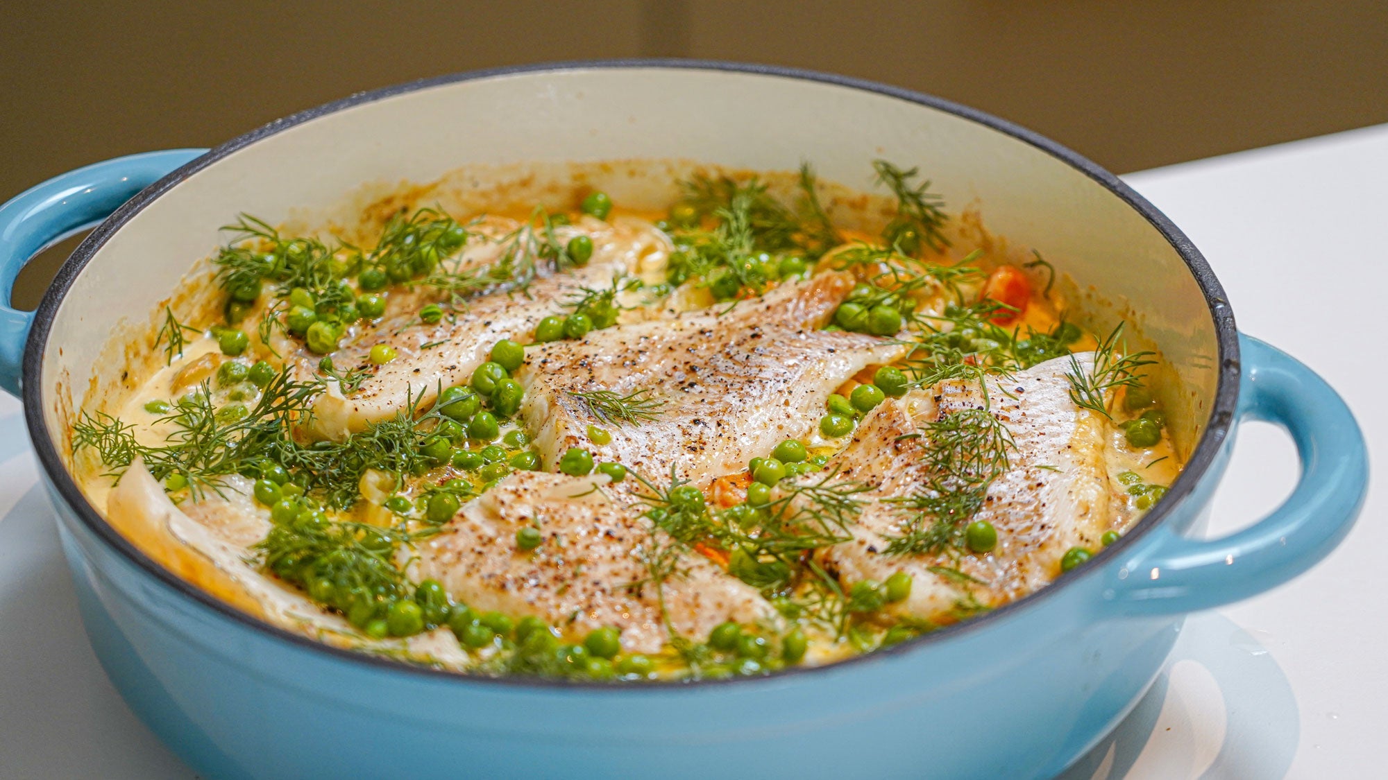 Kabeljauw uit de oven met aardappelen, venkel, wortels & dille