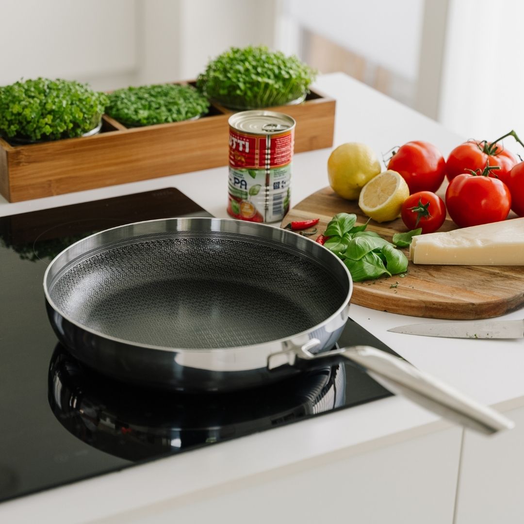 Koekenpan op inductiekookplaat