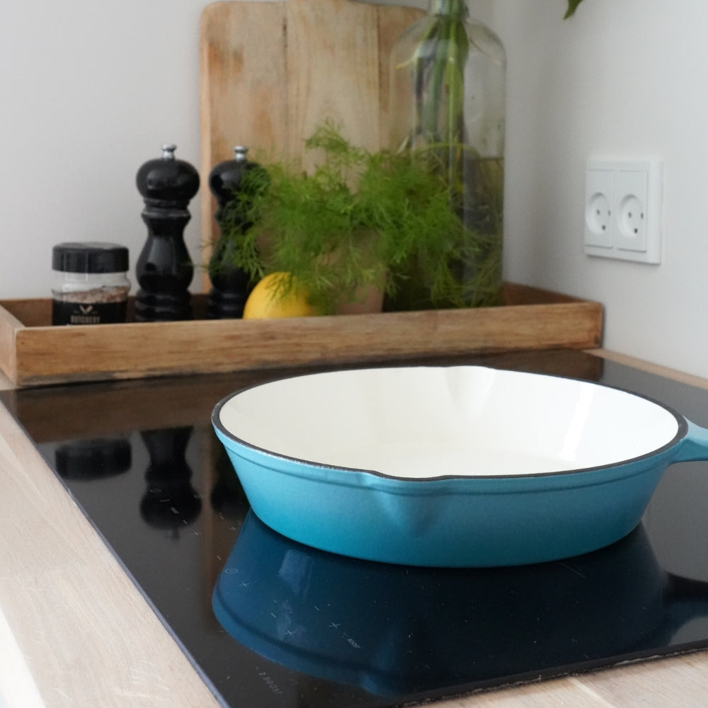 Geëmailleerde gietijzeren koekenpan Artic Blue van Qookware