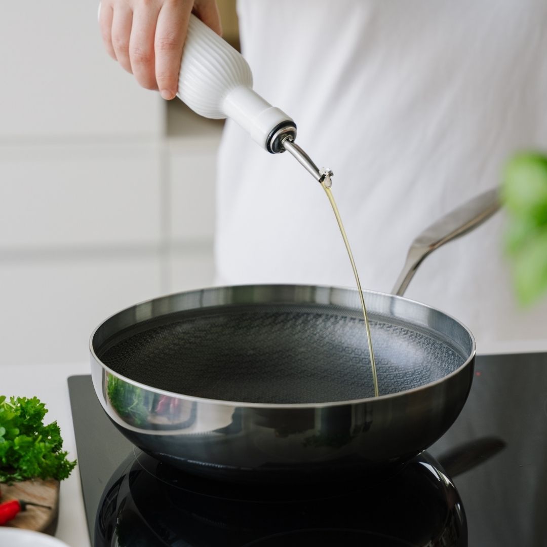Wok op het fornuis 