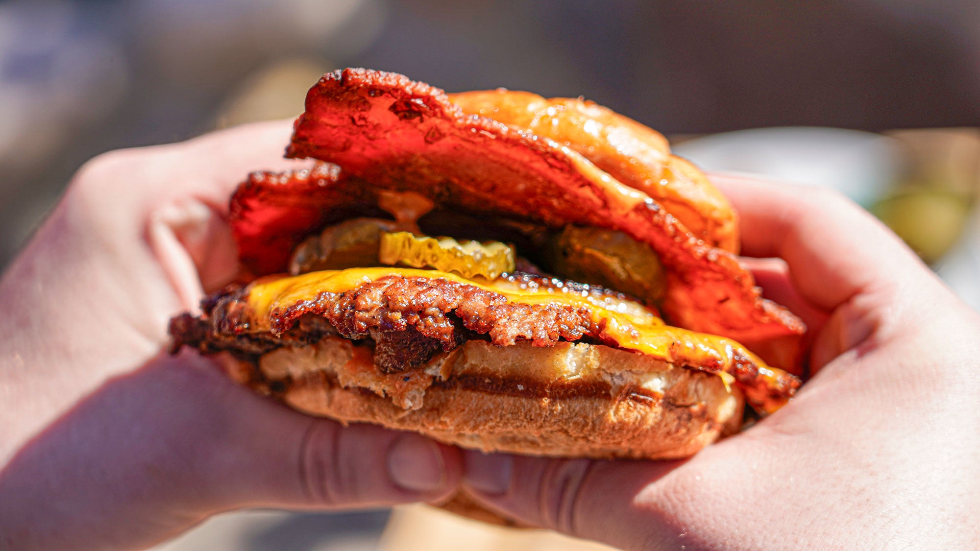 Double Smash Burger met gegrilde ui & zelfgemaakte burgersaus