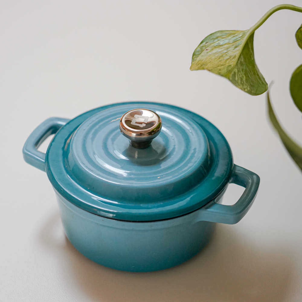 Kleine kookpan van geëmailleerd gietijzer met deksel van Qookware