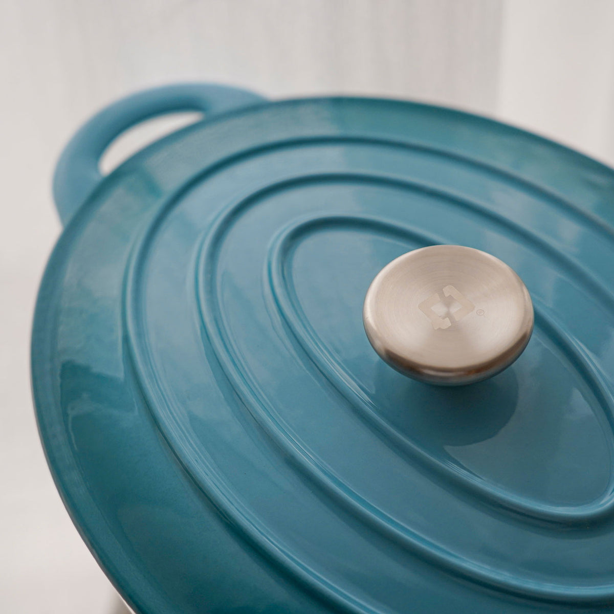 Ovale kookpan van 4,5 liter van geëmailleerd gietijzer met deksel van Qookware