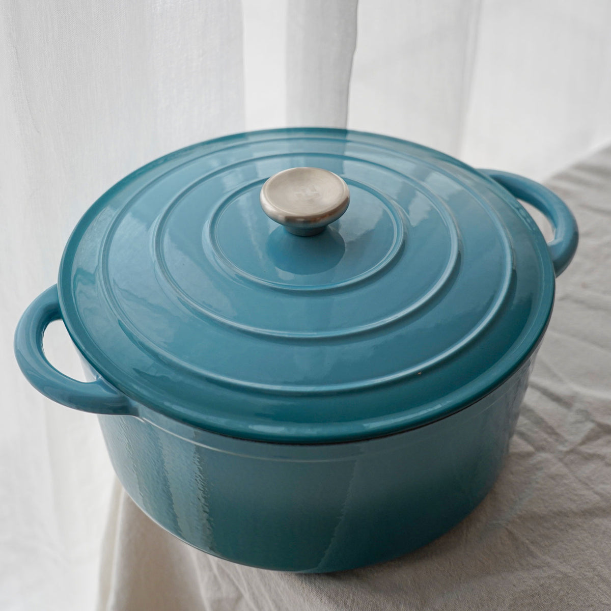 Geëmailleerde gietijzeren pan met deksel van 6,3 liter van Qookware