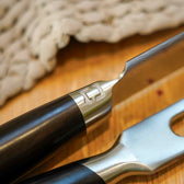 Close-up van een trancheerset van Qookware