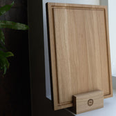 Middelgrote snijplank van eikenhout 35X25 cm met sapgeul van Qookware